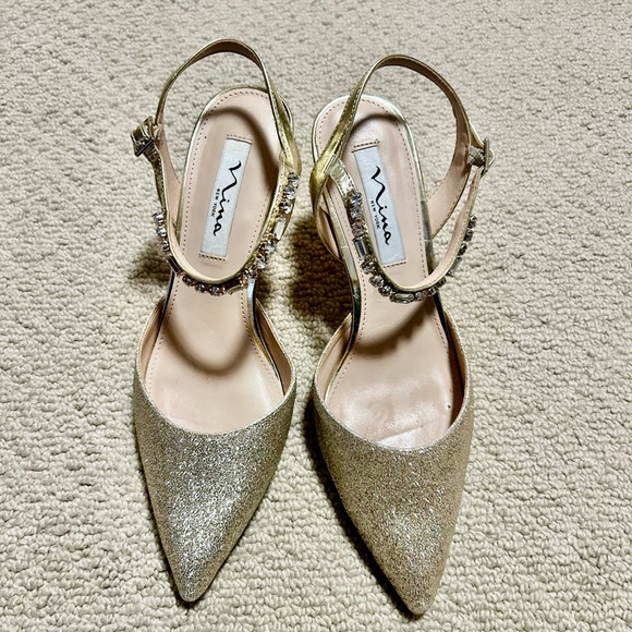 Nina, glitter gold shoes with jewel ankle strap.Size 7. Beautiful shoes. - Picture 2 of 5